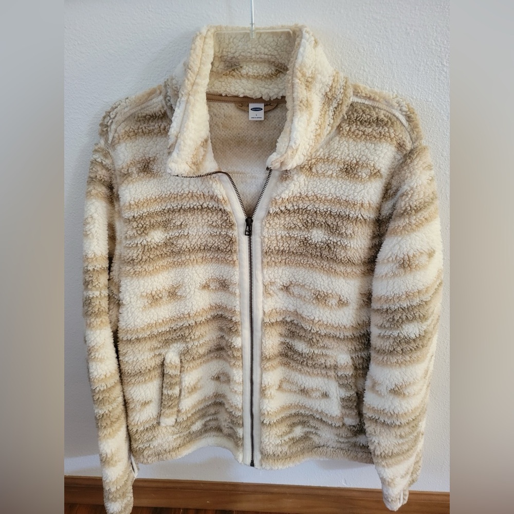 Old navy woman size large cream and white Sherpa jacket